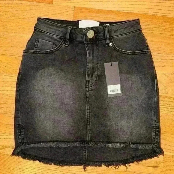 One Teaspoon 2020 Black Swan Denim Mini Skirt NWT Size: 24 - Picture 2 of 10